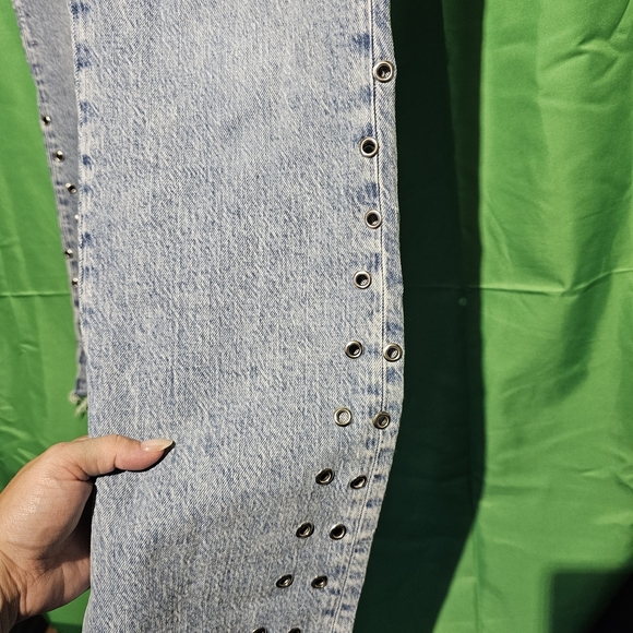 Zara Studded Flare Jeans EUC Size 8 - 30 Waist 31 Inseam - Picture 2 of 4
